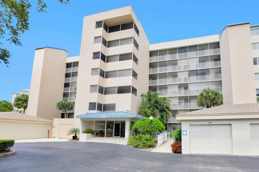 285 Naples Cove Dr #1106, Naples, FL 34110