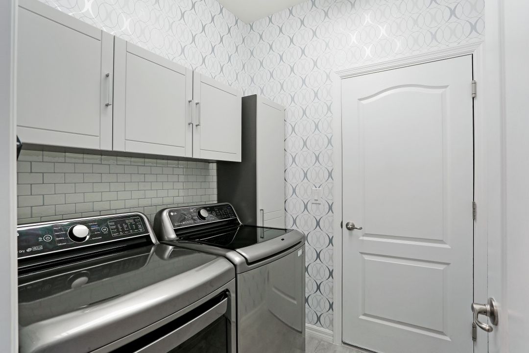9385 Glenforest Dr, Naples, FL 34120