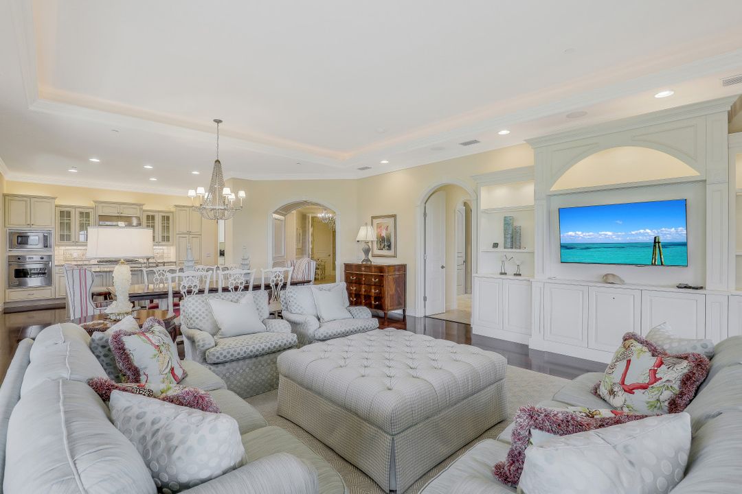 2542 Marquesa Royale Ln #301, Naples, FL 34109