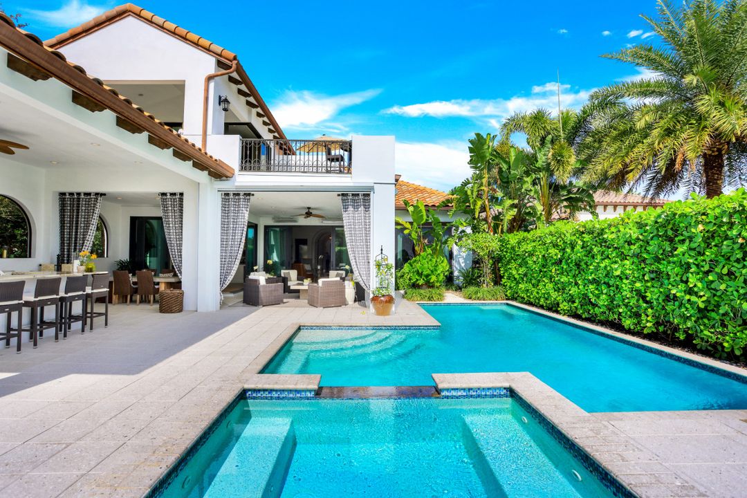 16904 Fairgrove Way, Naples, FL 34110