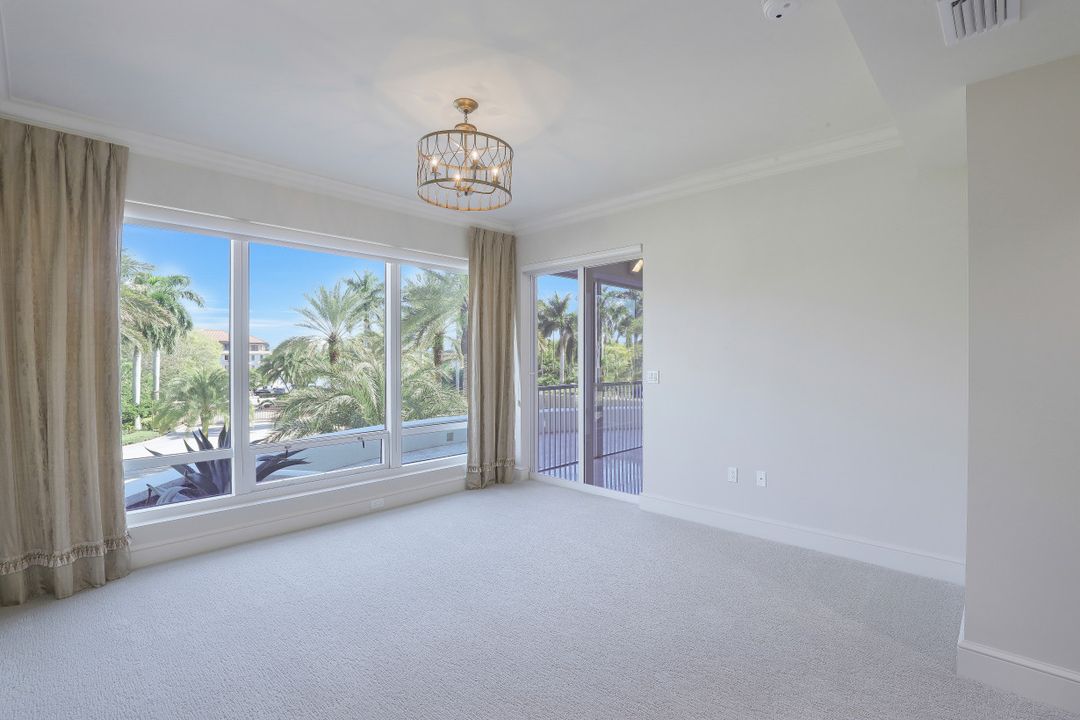 4201 Gulf Shore Blvd N #302, Naples, FL 34103