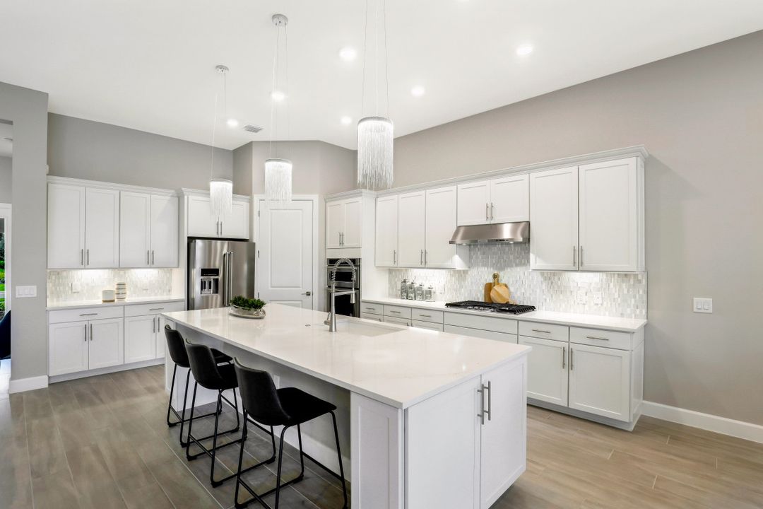 9765 Everglades Dr, Naples, FL 34120