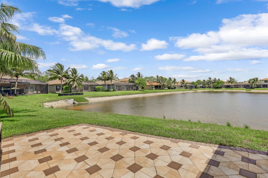 3910 Glacier Ct, Naples, FL 34119