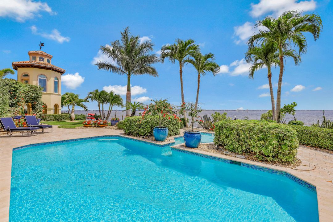 518 Coral Dr, Cape Coral, FL 33904