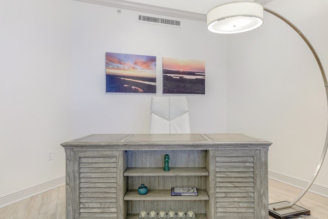 1060 Borghese Ln, Naples, FL 34114