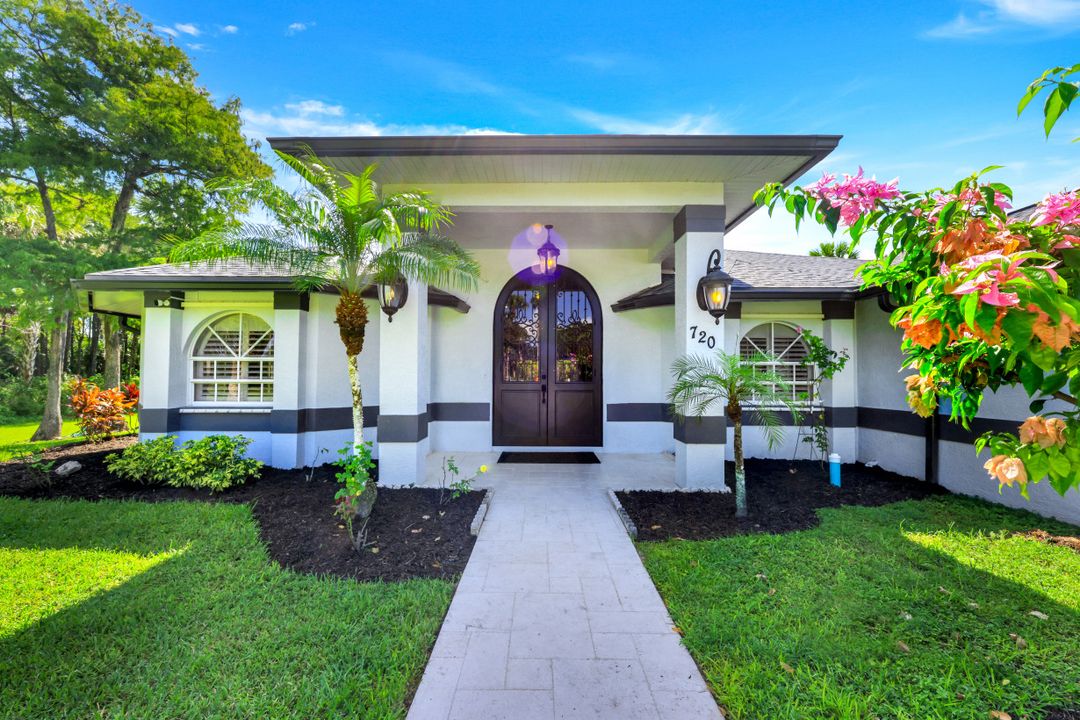 720 17th St NW, Naples, FL 34120