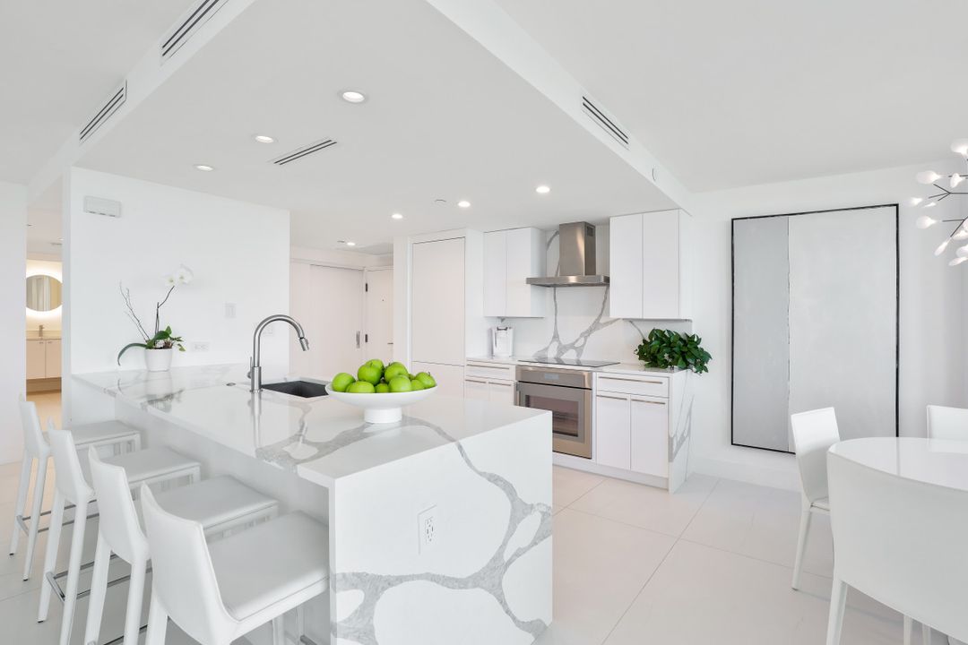 6585 Nicholas Blvd #1505, Naples, FL 34108