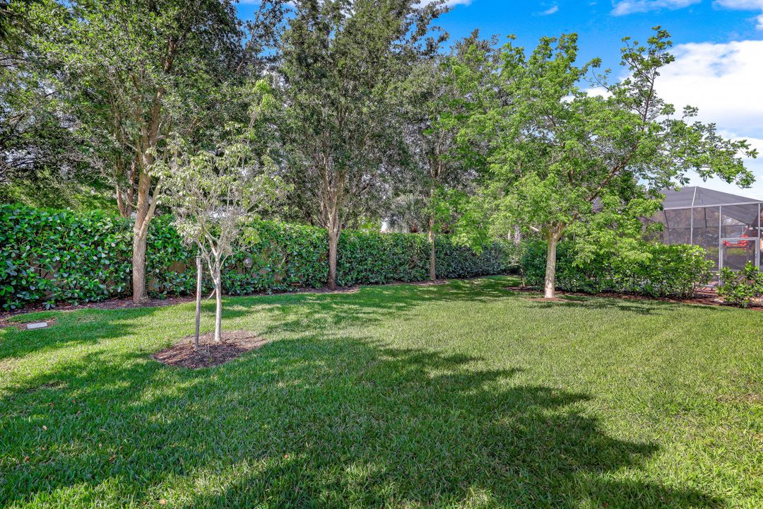 3195 Pacific Dr, Naples, FL 34119