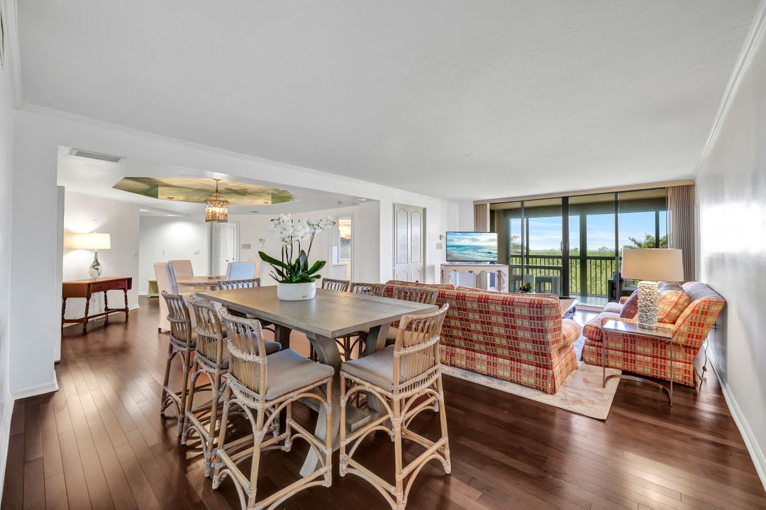 6075 Pelican Bay Blvd #406, Naples, FL 34108