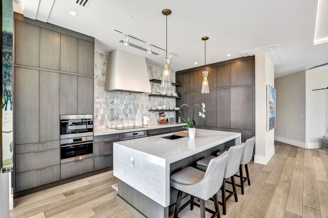 505 5th Ave S #303, Naples, FL 34102