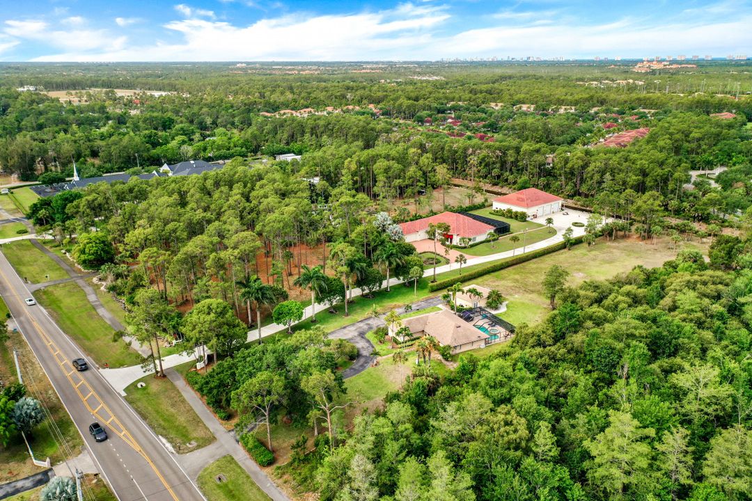 1941 Oakes Blvd, Naples, FL 34119