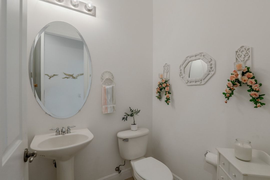 1985 Par Dr, Naples, FL 34120