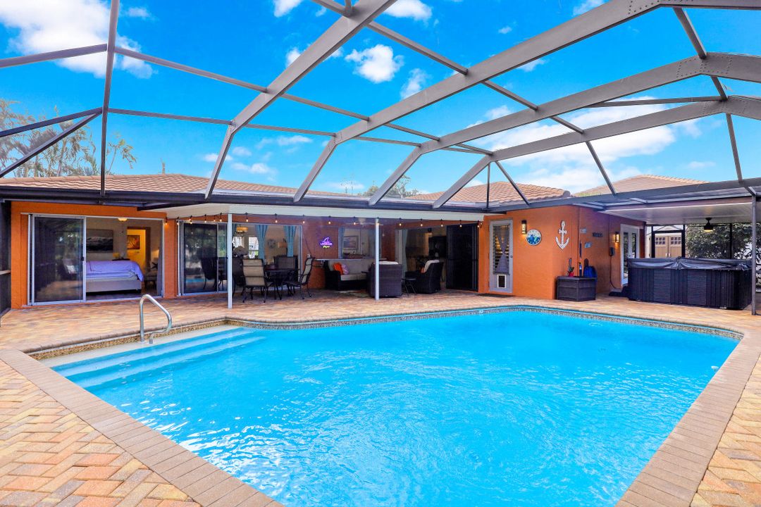 989 E Valley Dr, Bonita Springs, FL 34134