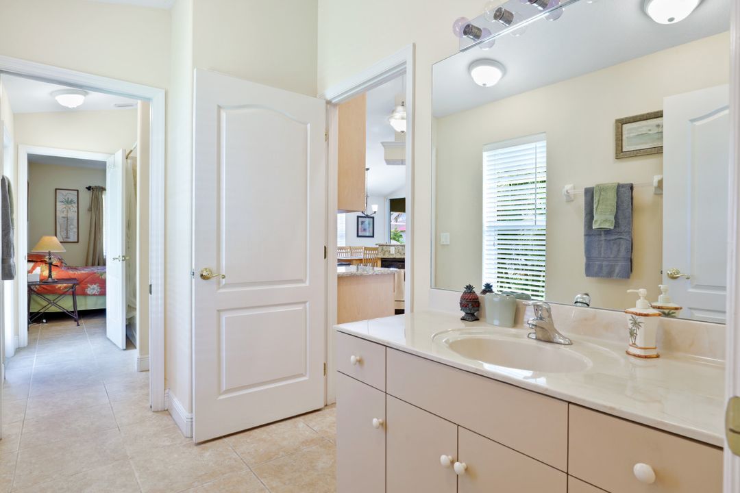 5241 Stratford Ct, Cape Coral, FL 33904