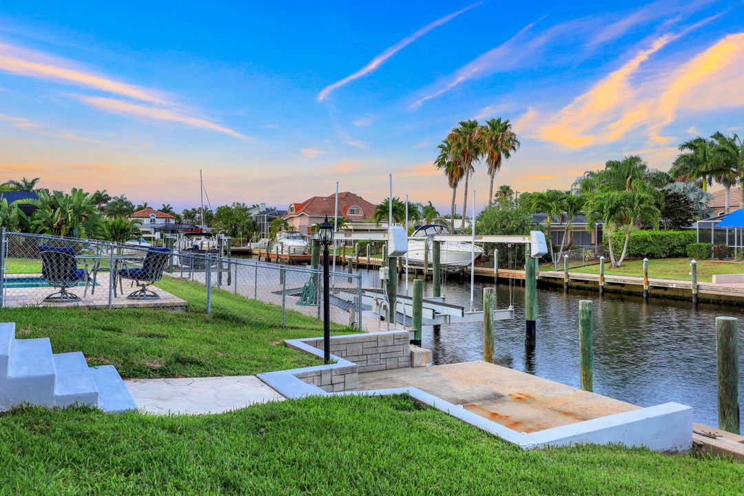 5811 SW 1st Pl, Cape Coral, FL 33914