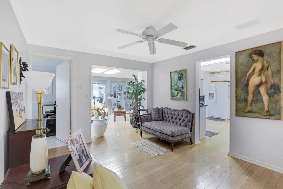 349 2nd Ave N, Naples, FL 34102