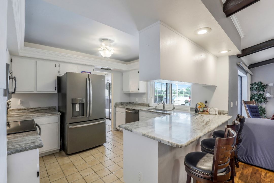 28 SE 12th Ave, Cape Coral, FL 33990