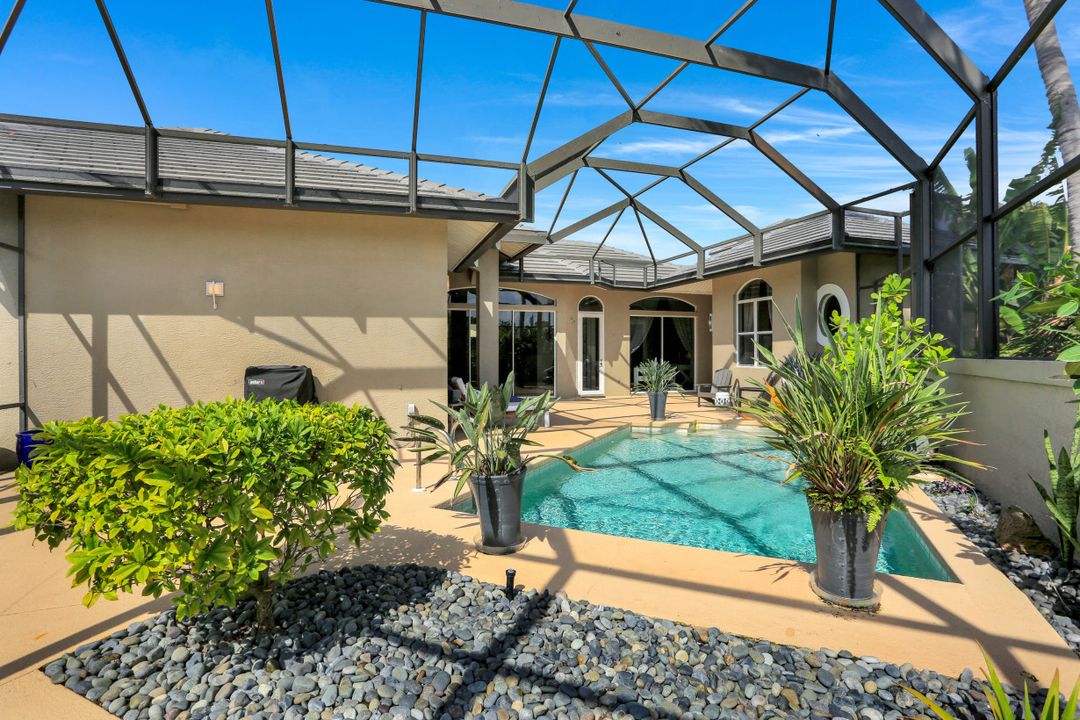 2892 Coco Lakes Pl, Naples, FL 34105