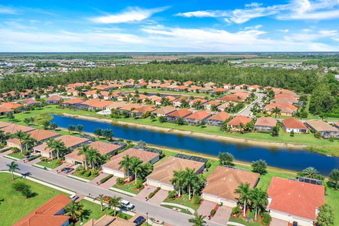 14528 Grapevine Dr, Naples, FL 34114