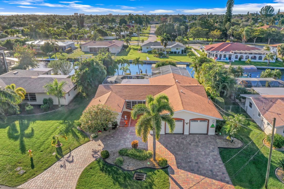 5230 Nautilus Dr, Cape Coral, FL 33904