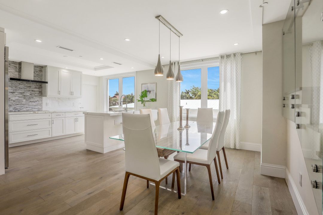 875 9th St S #PH, Naples, FL 34102