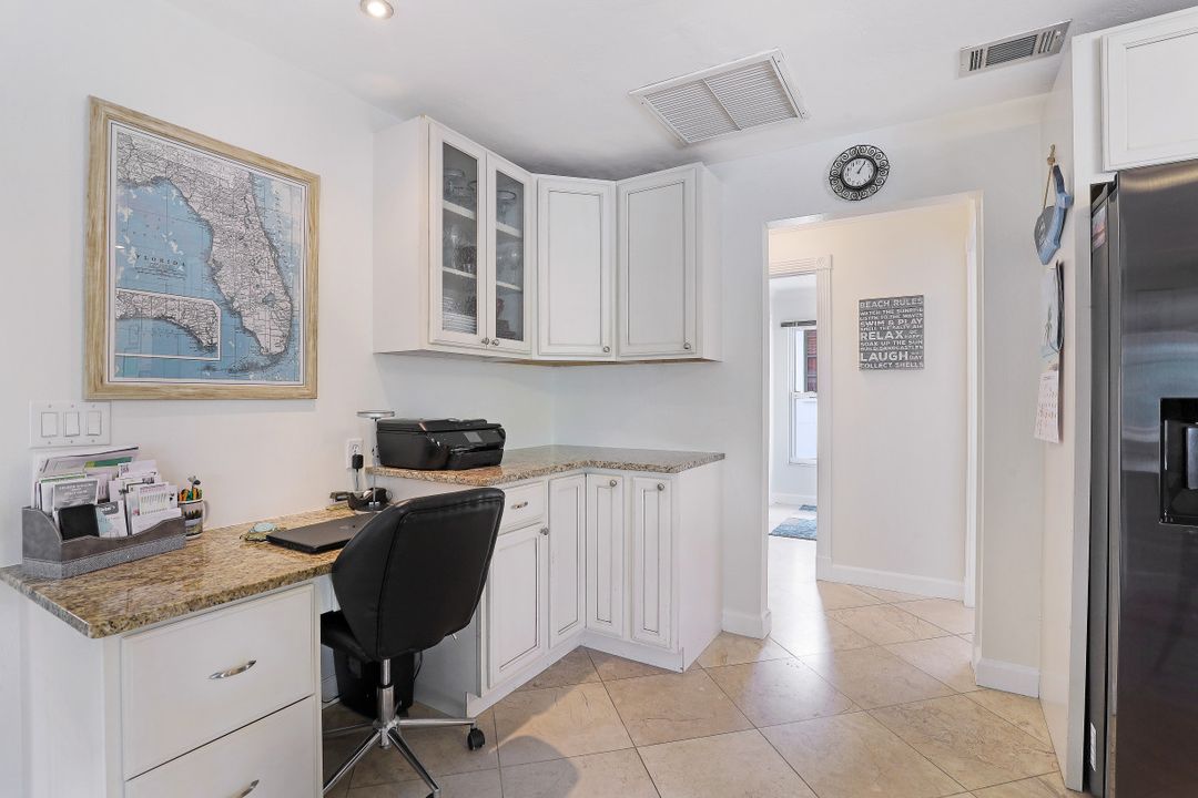 989 E Valley Dr, Bonita Springs, FL 34134