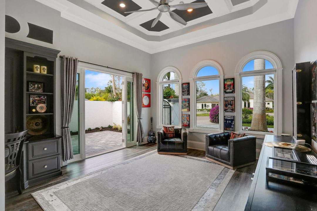 4642 Idylwood Ln, Naples, FL 34119