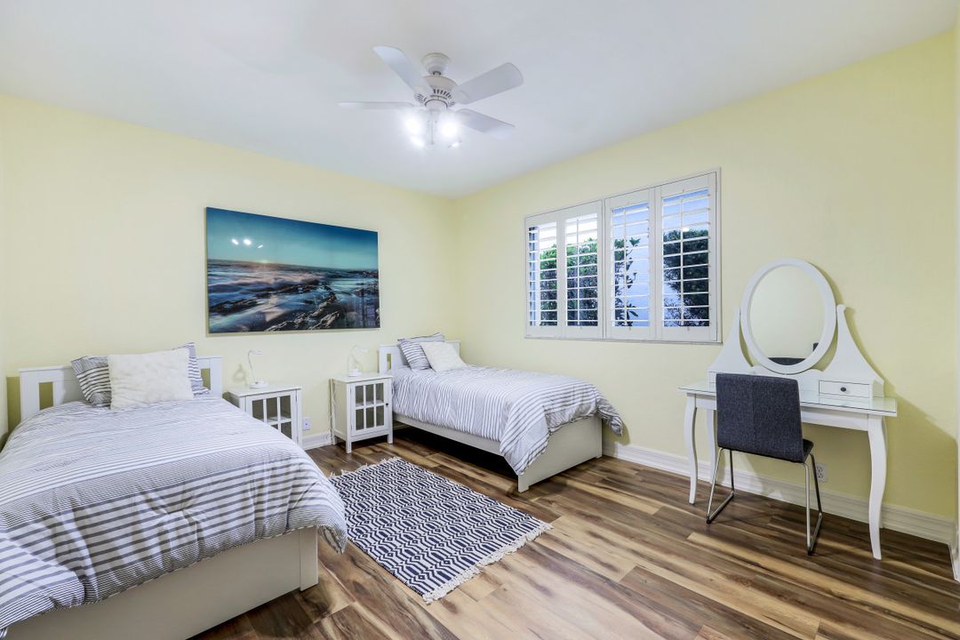 606 Shoreline Dr, Naples, FL 34119