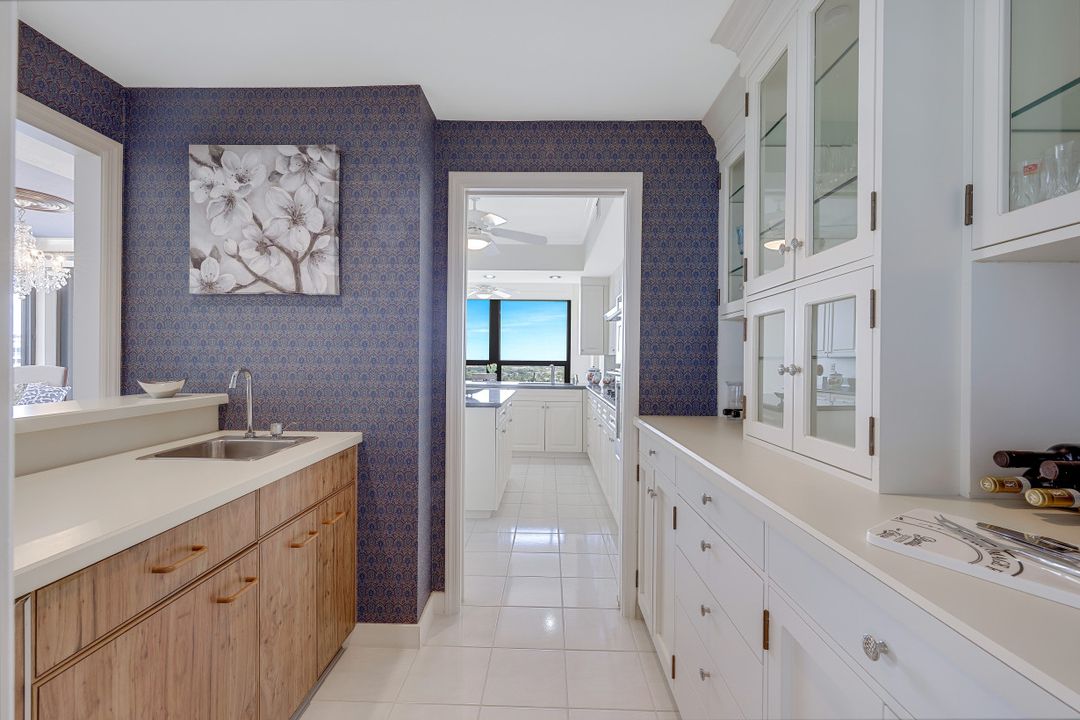 4301 Gulf Shore Blvd N #1700, Naples, FL 34103