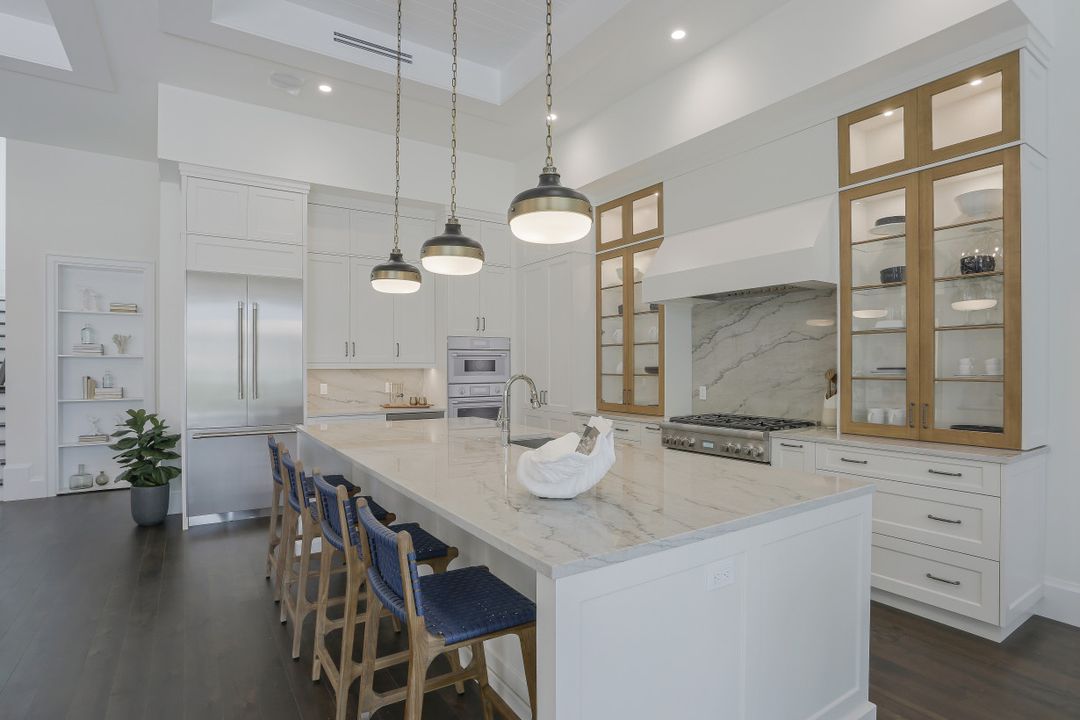 725 Parkview Ln, Naples, FL 34103