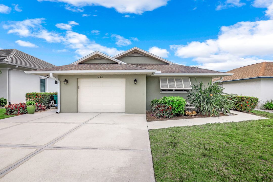 628 104th Ave N, Naples, FL 34108