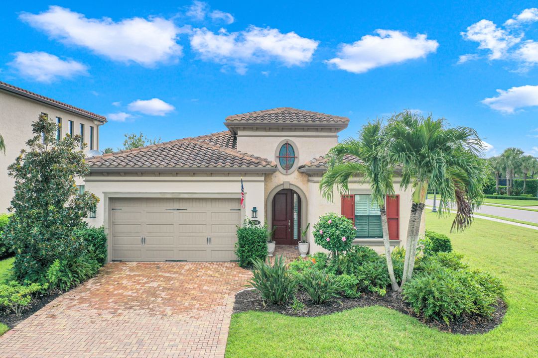 9256 Woodhurst Dr, Naples, FL 34120