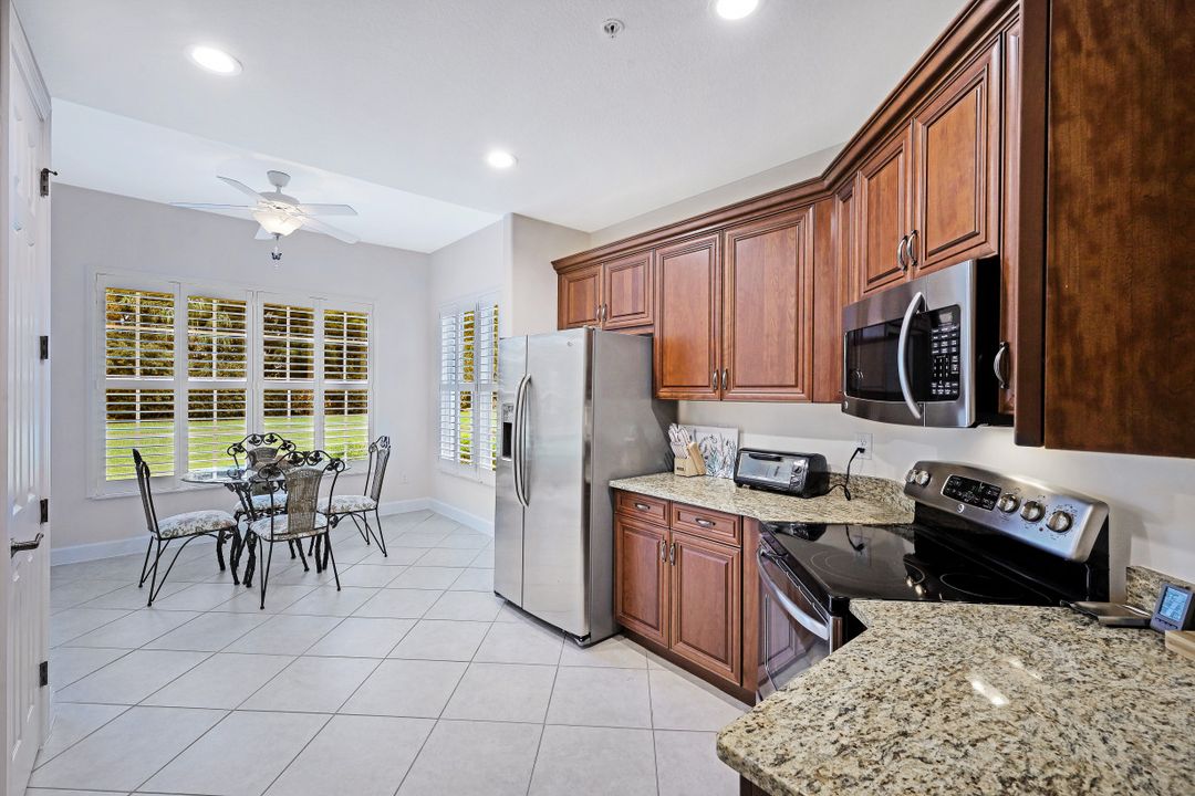 8080 Players Cove Dr Unit 102, Naples, FL 34113