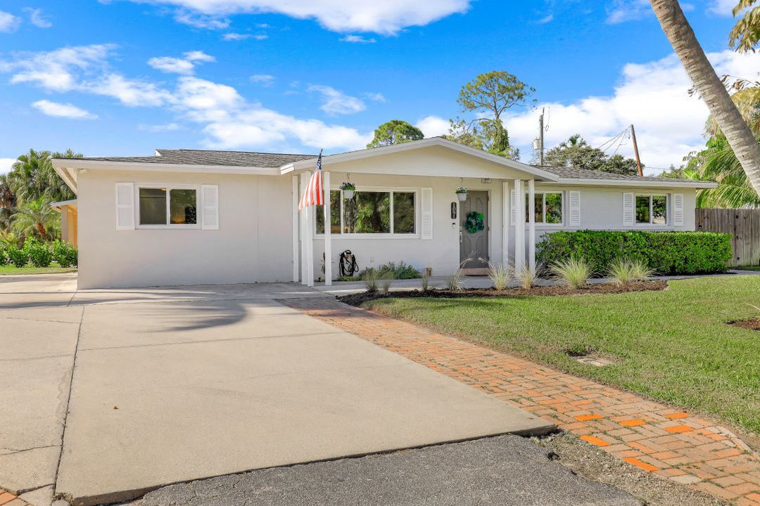 1091 22nd Ave N, Naples, FL 34103