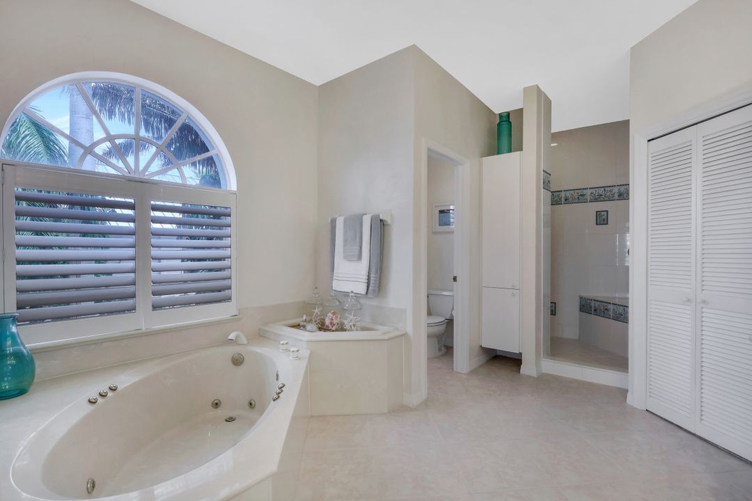 450 Spinnaker Dr, Marco Island, FL 34145