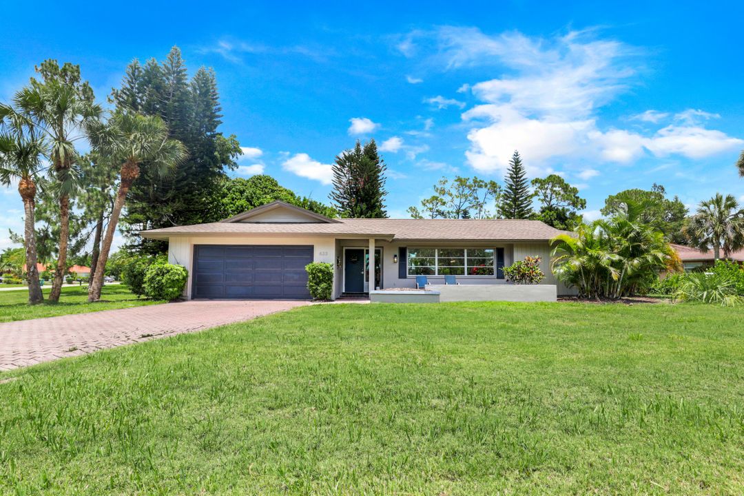 633 Cypress Way E, Naples, FL 34110