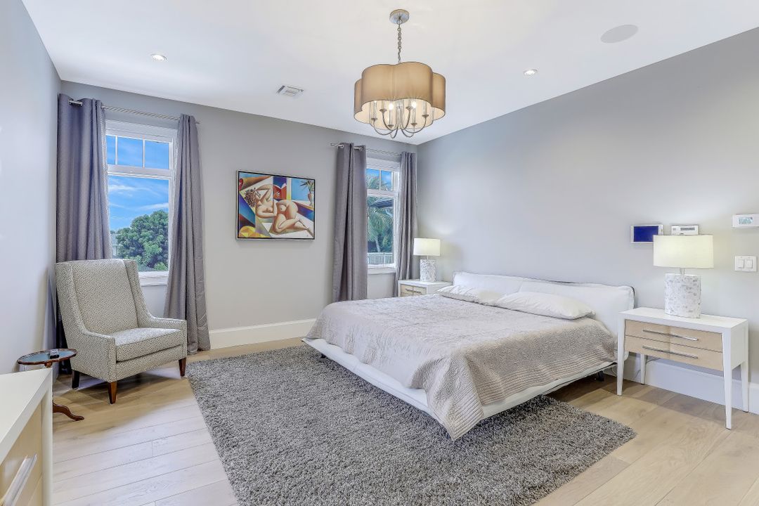 1824 Alamanda Dr, Naples, FL 34102