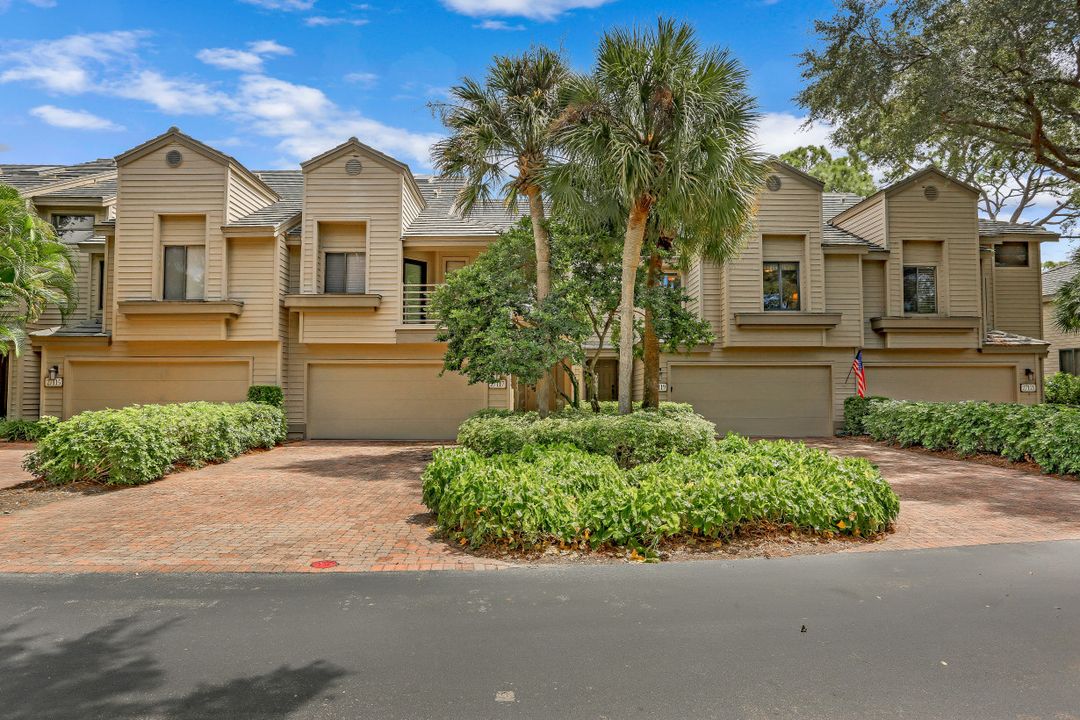 27119 Oakwood Lake Dr, Bonita Springs, FL 34134