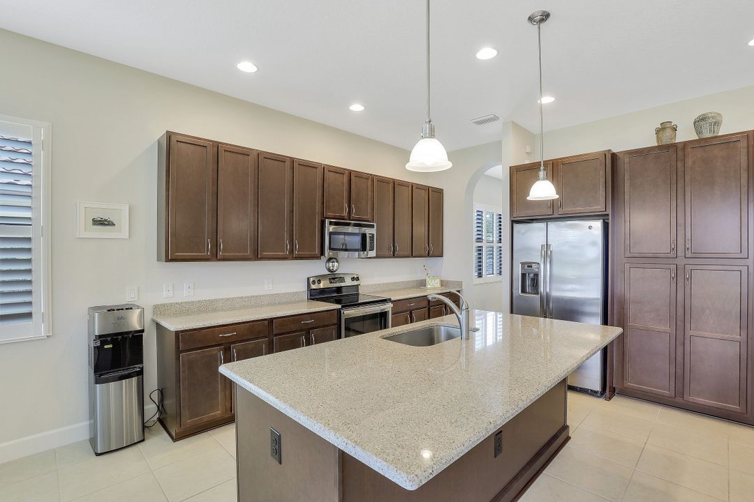 9220 Isla Bella Cir, Bonita Springs, FL 34135