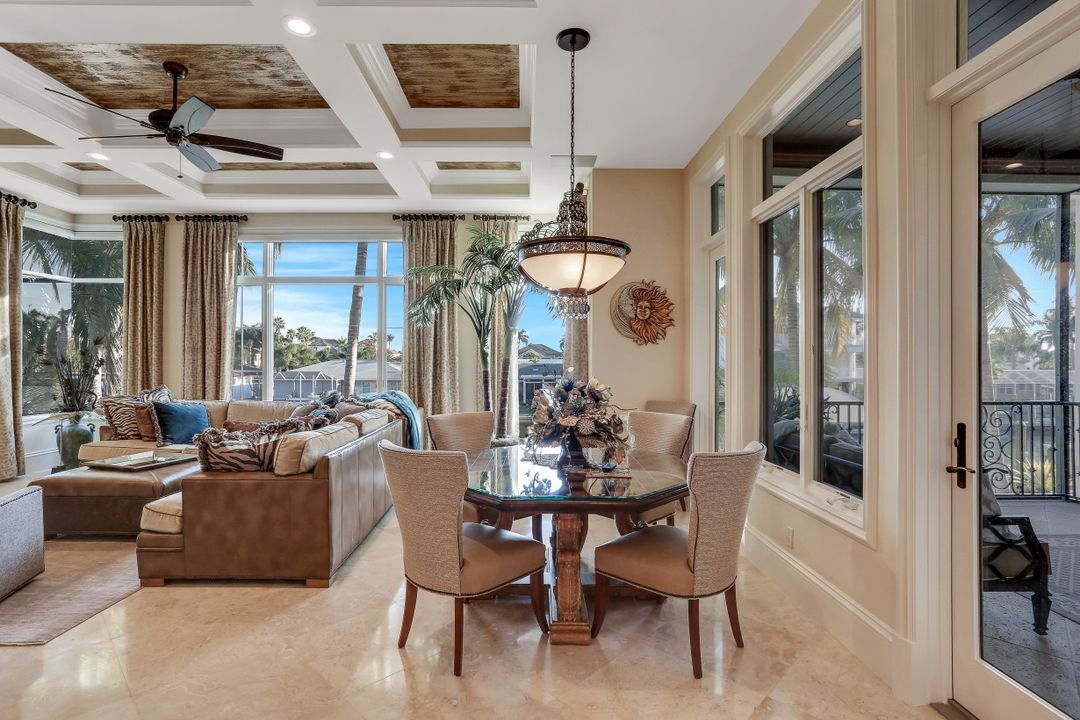 172 Seabreeze Ave, Naples, FL 34108