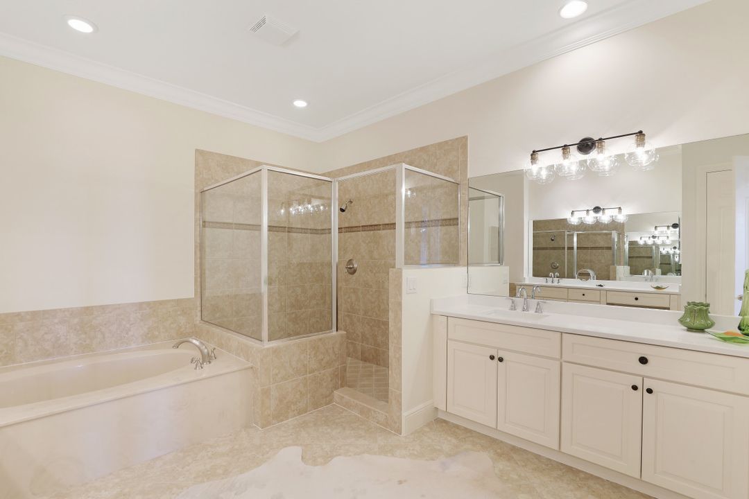 3176 Serena Ln #202, Naples, FL 34114