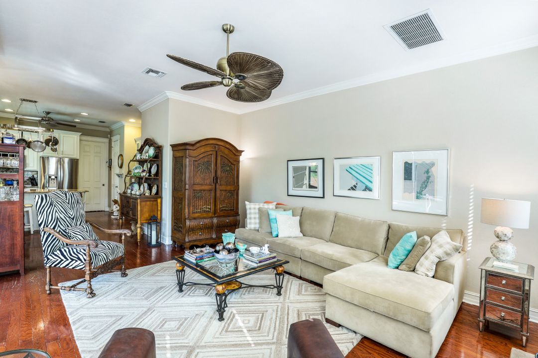 2850 Coach House Way, Naples, FL 34105