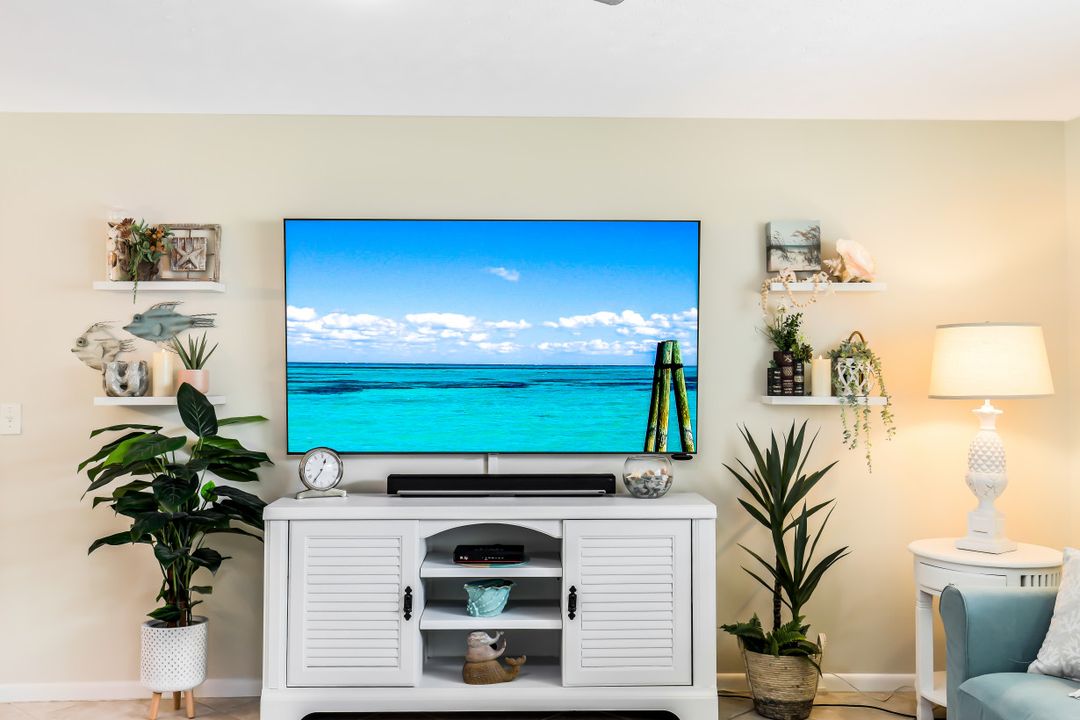 4459 Parrot Ave, Naples, FL 34104