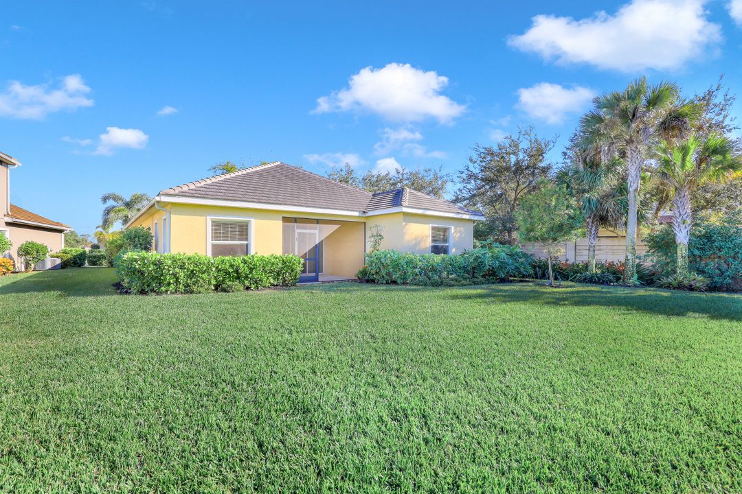 3771 Canopy Cir, Naples, FL 34120