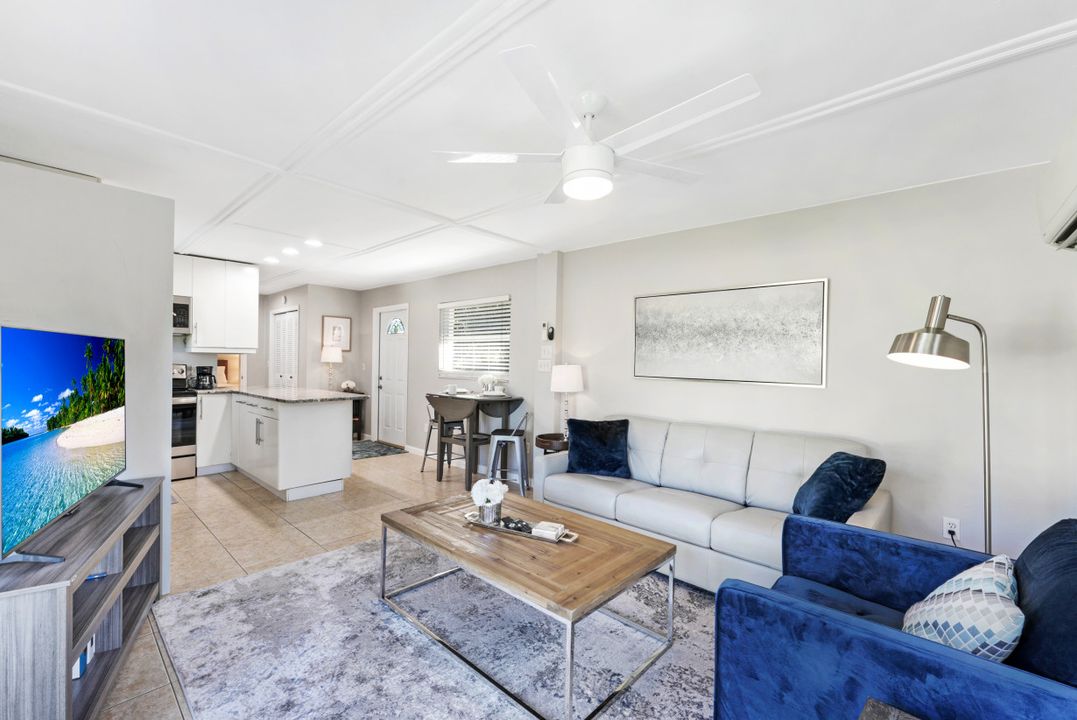 10095 7th St N #1, Naples, FL 34108