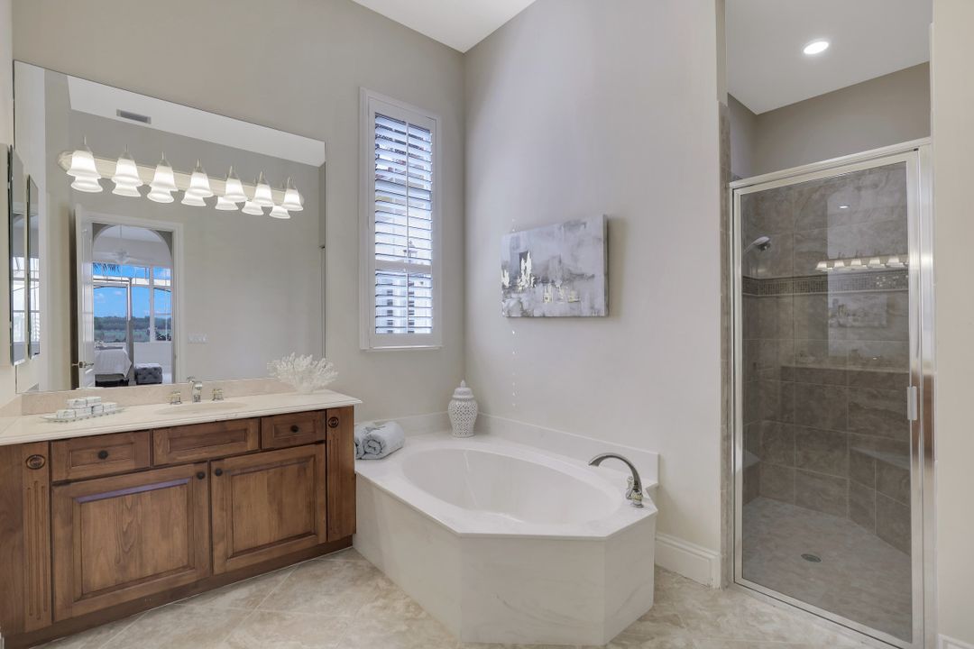 8560 Bellagio Dr, Naples, FL 34114