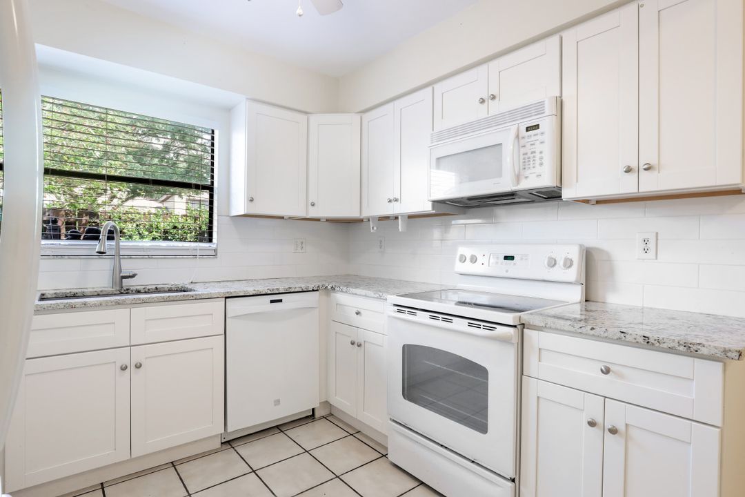 621 SE 12th Ave APT 118, Cape Coral, FL 33990