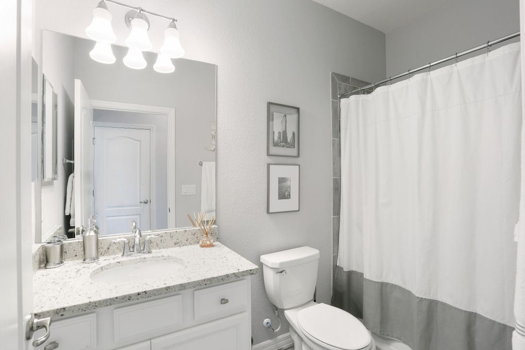 9385 Glenforest Dr, Naples, FL 34120