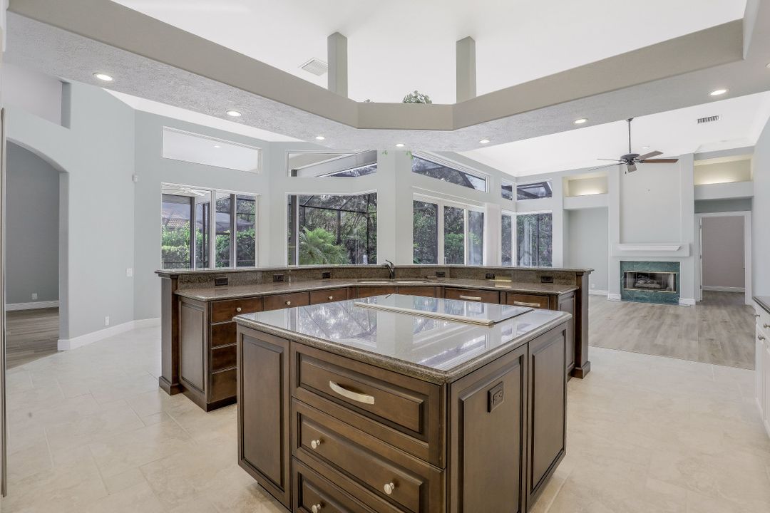 518 Wedgewood Way, Naples, FL 34119