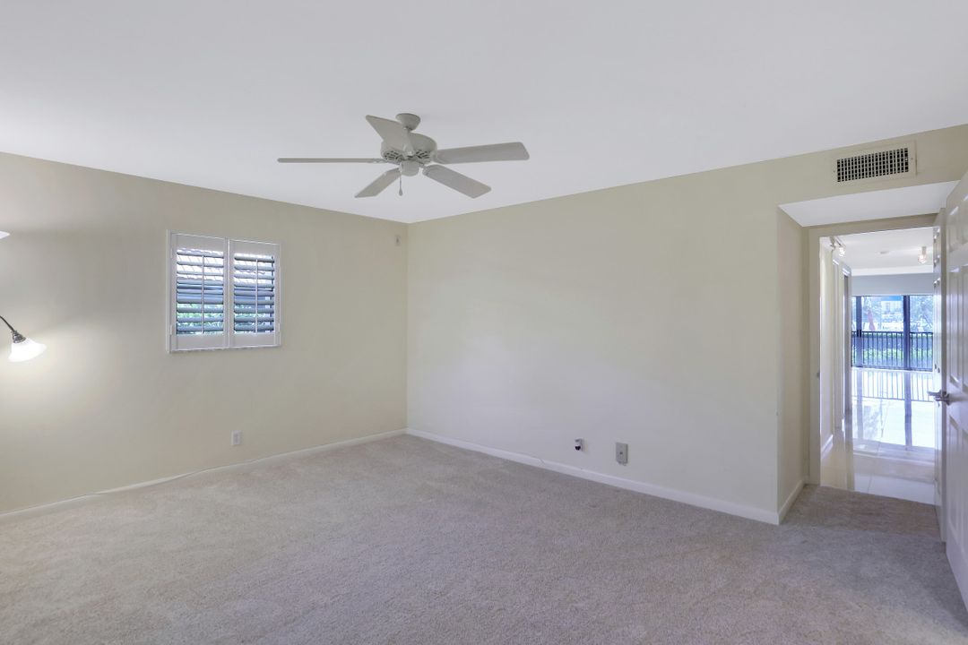 222 Harbour Dr #104, Naples, FL 34103